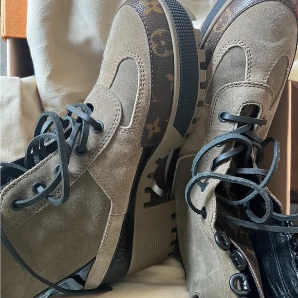 Laureate Platform Desert Boot - Picture 6 of 9